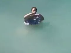 दो लोगों के साथ मैक् ...