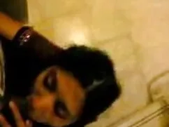 एक बड़ी खूबसूरत महिल ...