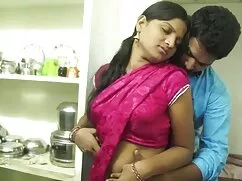 घुंघराले बालों वाली  ...
