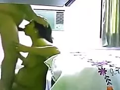 सेक्सी ब्लोंड Rubs क ...