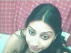 सुनहरे बालों वाली मू ...