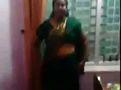 बड़े स्तन के साथ हिं ...