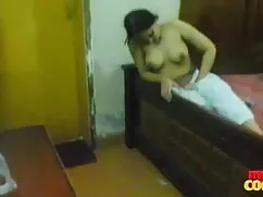 होटल के कमरे में मेर ...