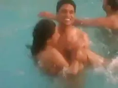 गर्म एशियाई एमआईएलए  ...