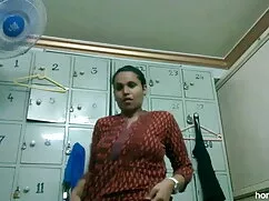दो परिपक्व पत्नी के  ...