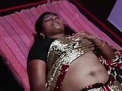 डोम मालकिन ने अपने छ ...